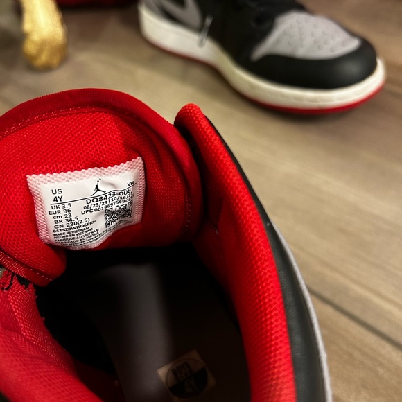 🚨🔥 AIR JORDAN 1 MID (GS) BIG KIDS US SIZE - 4 Y - Picture 8 of 8